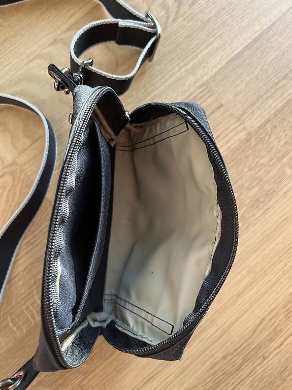 Altro in  Abbigliamento & Accessori: Schultertasche Lacoste Vintage – Usato da Dübendorf venduto da mnc_5djq 1
