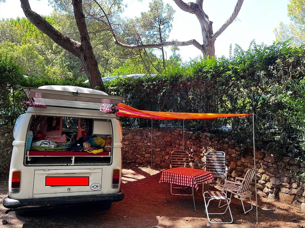 VW Veicoli da campeggio: VW T2 1972 ·Original Schweizer Postbus ·Campingbereit – Usato da St-Sulpice VD venduto da J.Shakesbeer 1