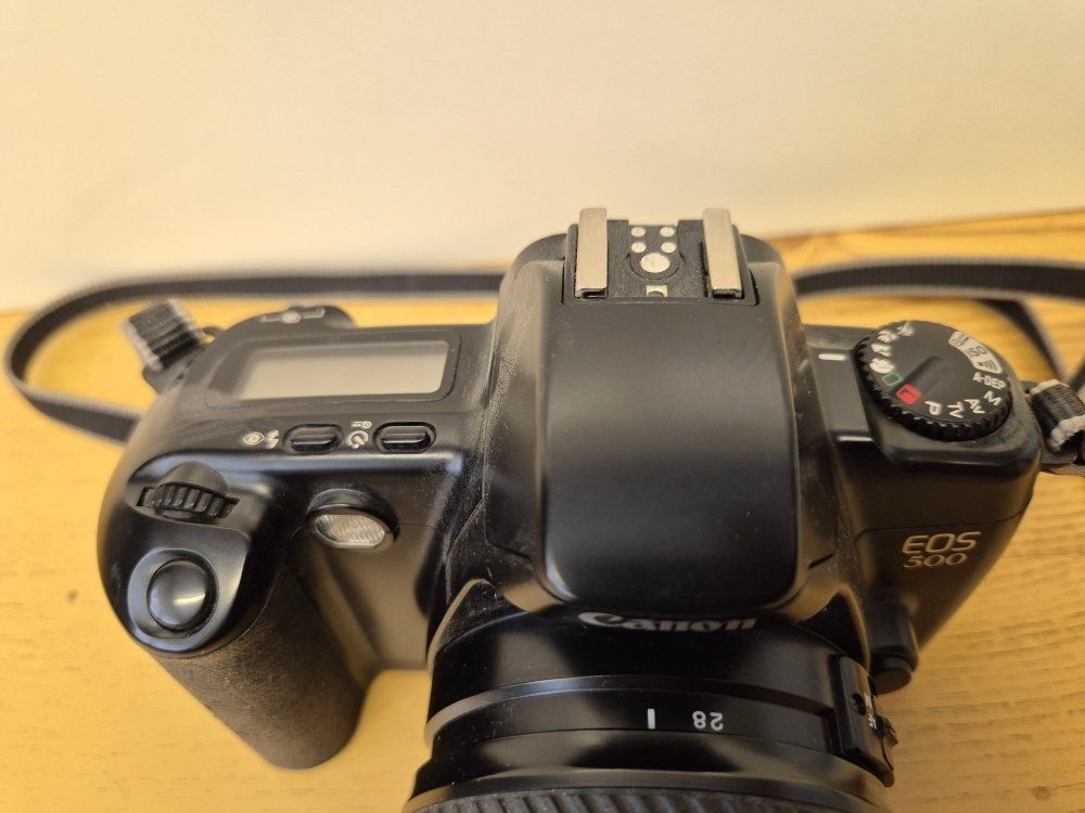 Canon Fotocamera: Kamera: CANON EOS 500+ Opjektiv – Usato da Spreitenbach venduto da aspen11 2