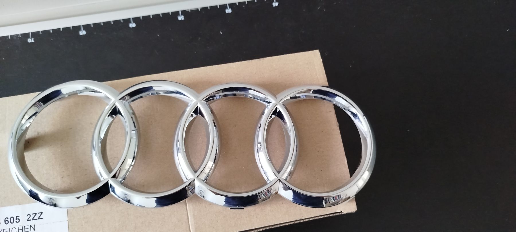 Audi Alle Autoersatzteile: Neues Audi Emblem / Logo - Originalverpackt – Neu und originalverpackt aus Rümlang von Trojka25 1