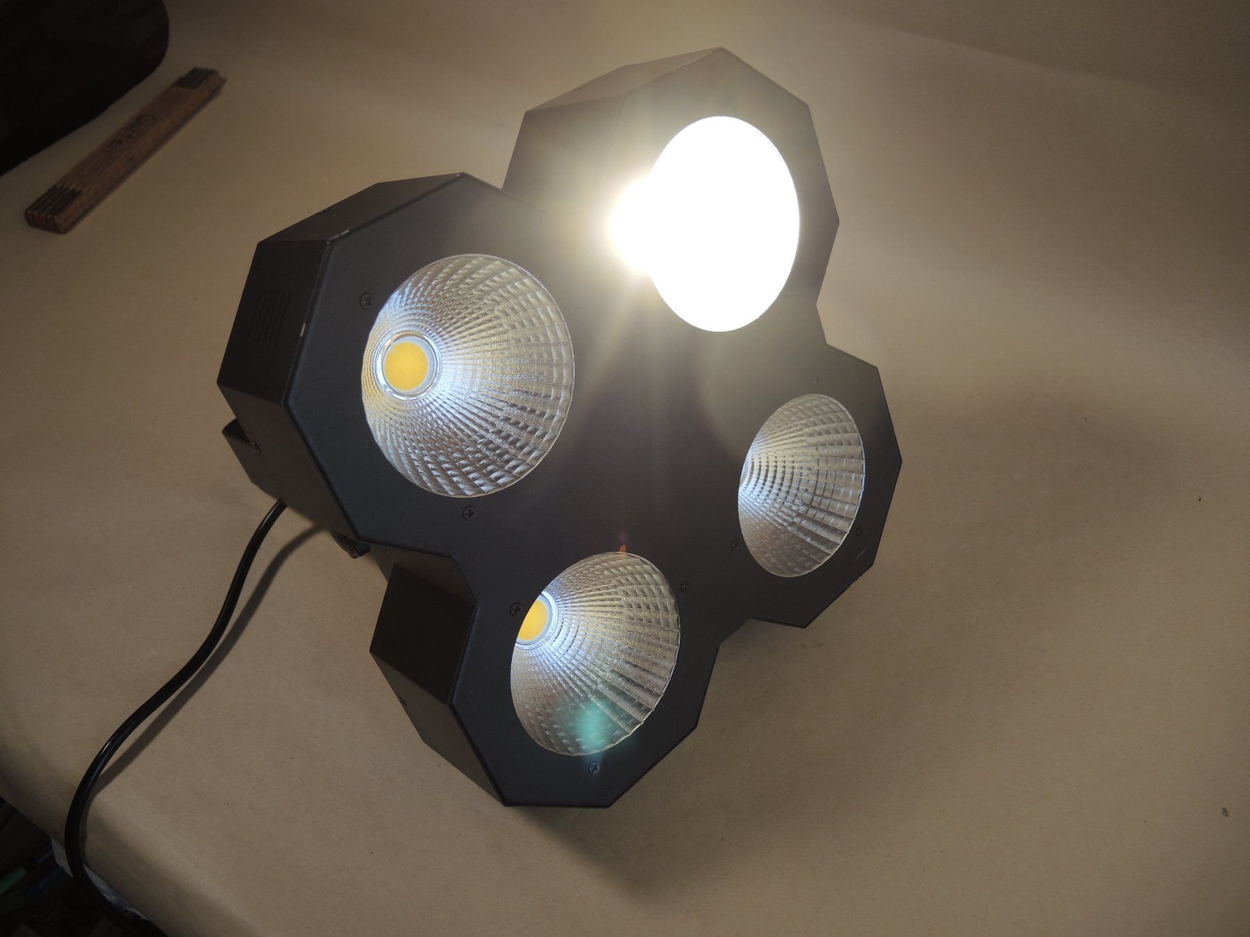 Lampes: lightmaxx LED BLINDER 4 Scheinwerfer 4x50 Watt – D'occasion à Rorschach par maeck8 5