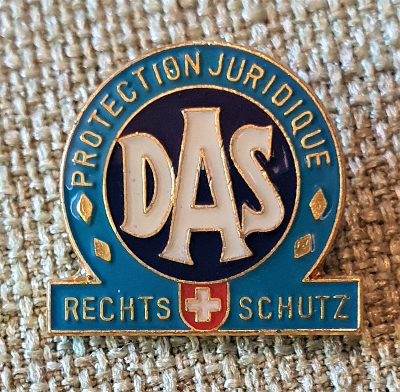 Placchette & Badge: I836 - Pin DAS Recht Schutz Schweiz – Usato da Reinach BL venduto da Boston-Verkauf