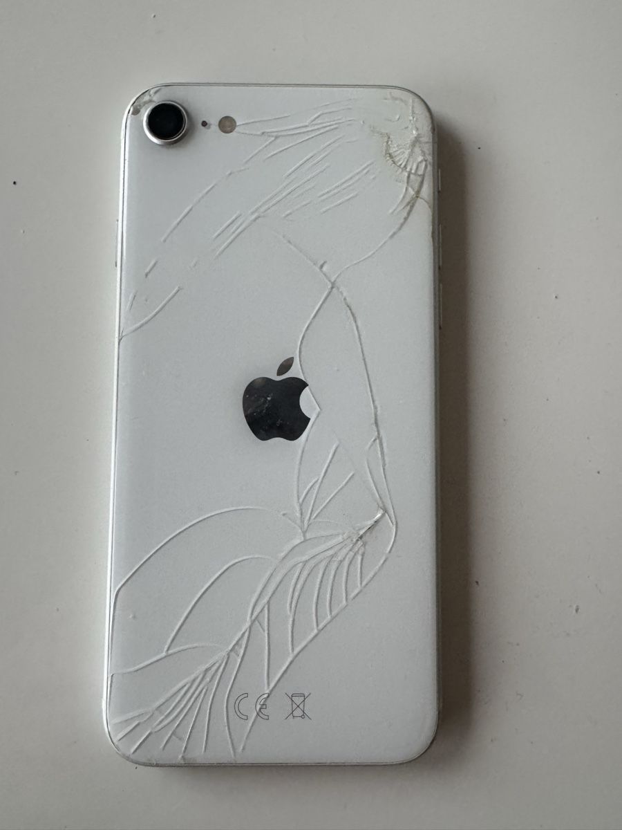 Apple Telefoni cellulari / Smartphones: iPhone SE cassé – Usato da Carouge GE venduto da ely_2jtg 1