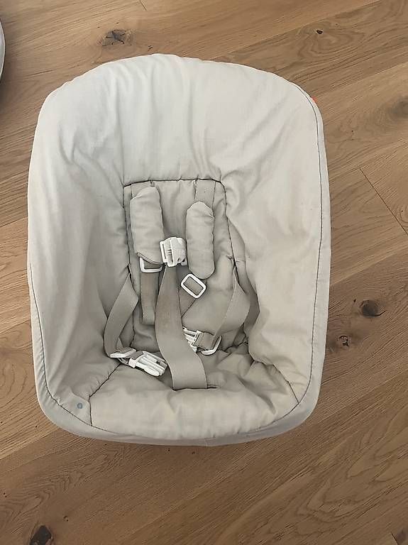 Chaises hautes: Trip Trap Babyschale – D'occasion à Trimbach par glatsch01