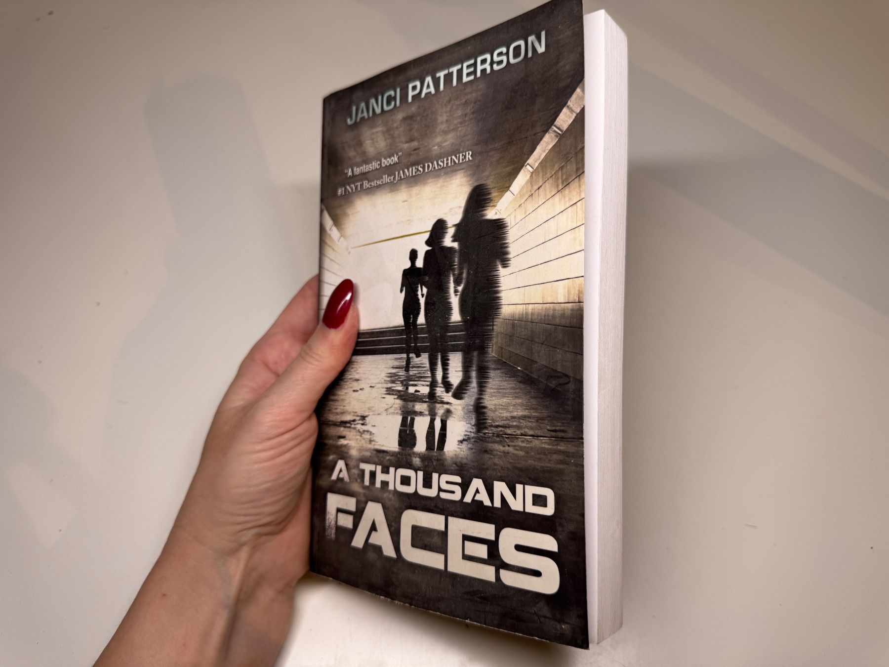Libri: NOVEL: Janci Patterson, A Thousand Faces – Usato da Grosswangen venduto da English_books 1