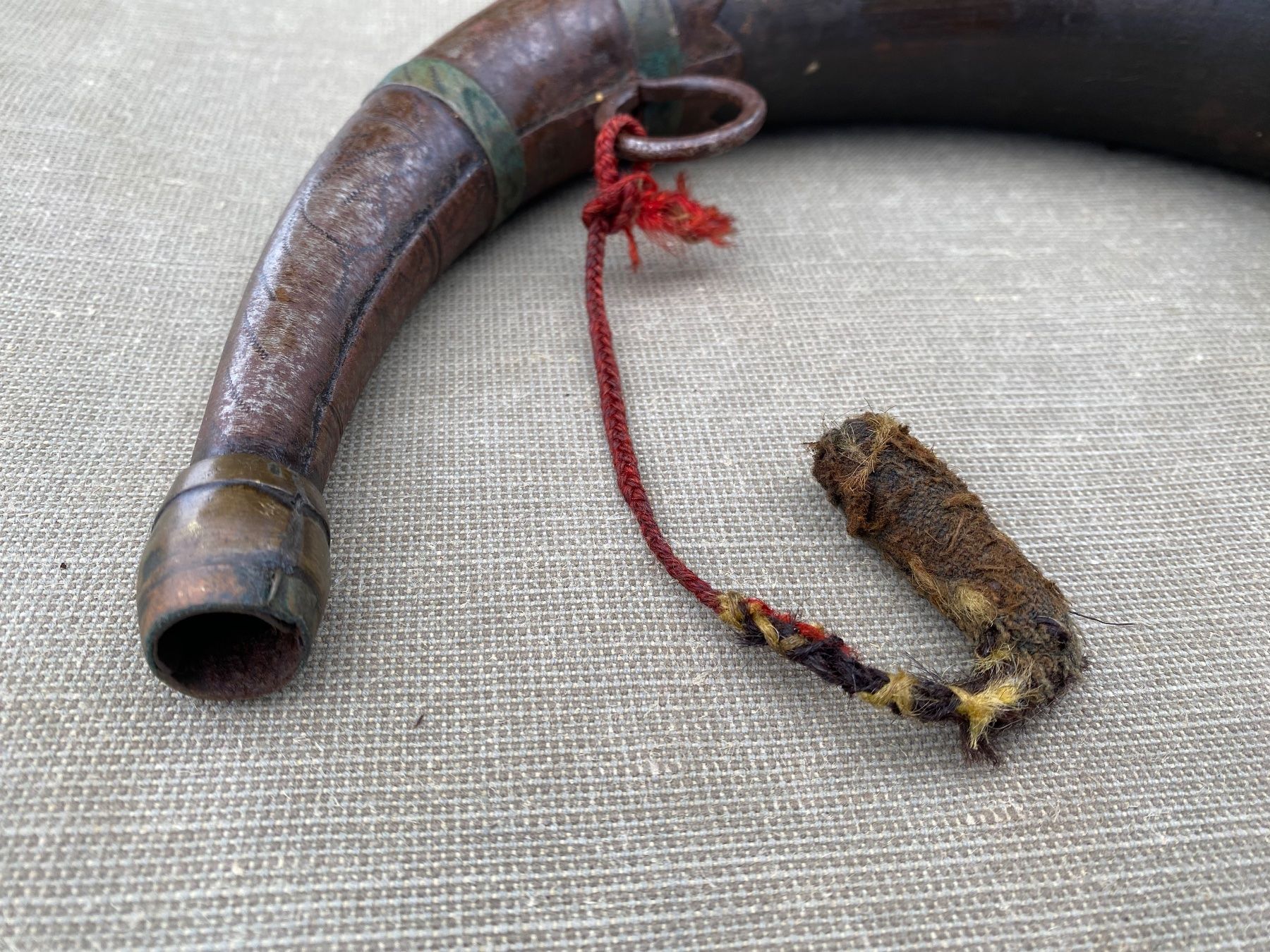 Bottiglie: seltenes antikes Pulverhorn – Usato da Feldbach venduto da Fea1 8