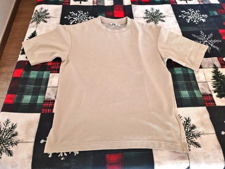 T-shirt uomo Uniqlo modello Airism beige
