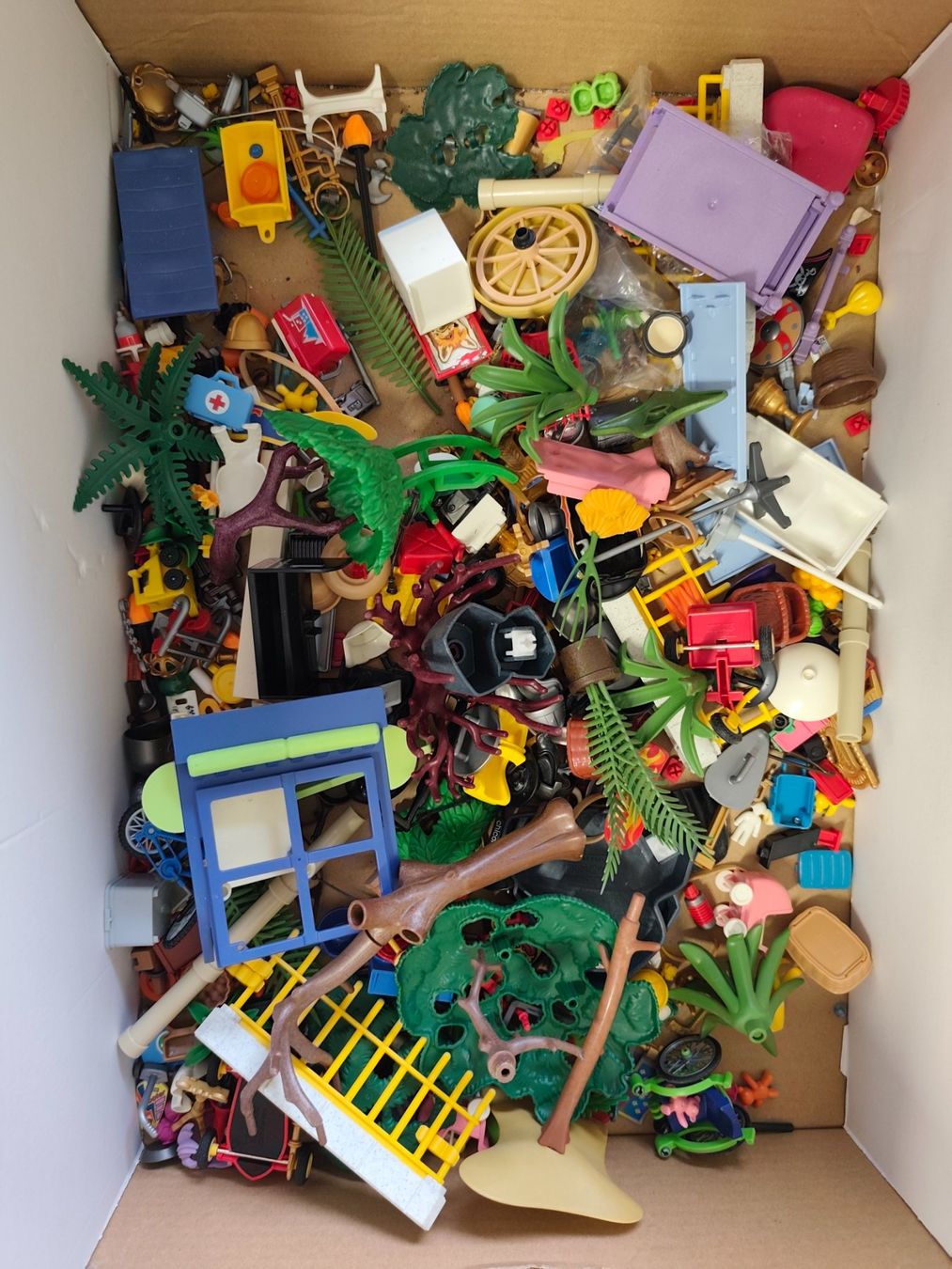 Playmobil Giocattoli: 1 Kiste Playmobil Lot Einzelteile – Usato da Oberkulm venduto da FairTreasures 5