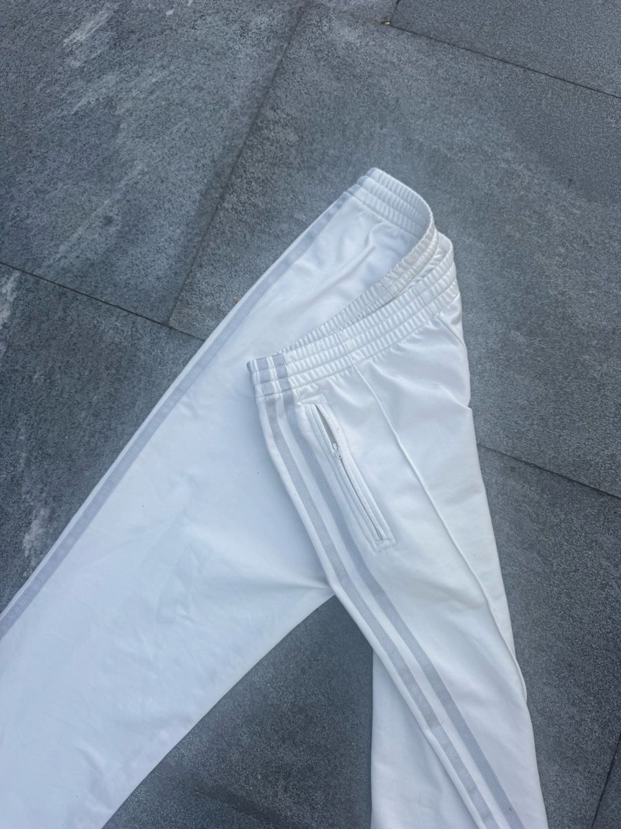 Adidas Pantaloni: Adidas Joggers White/Silver Size S/M – Usato da Muri b. Bern venduto da ann_g287 1