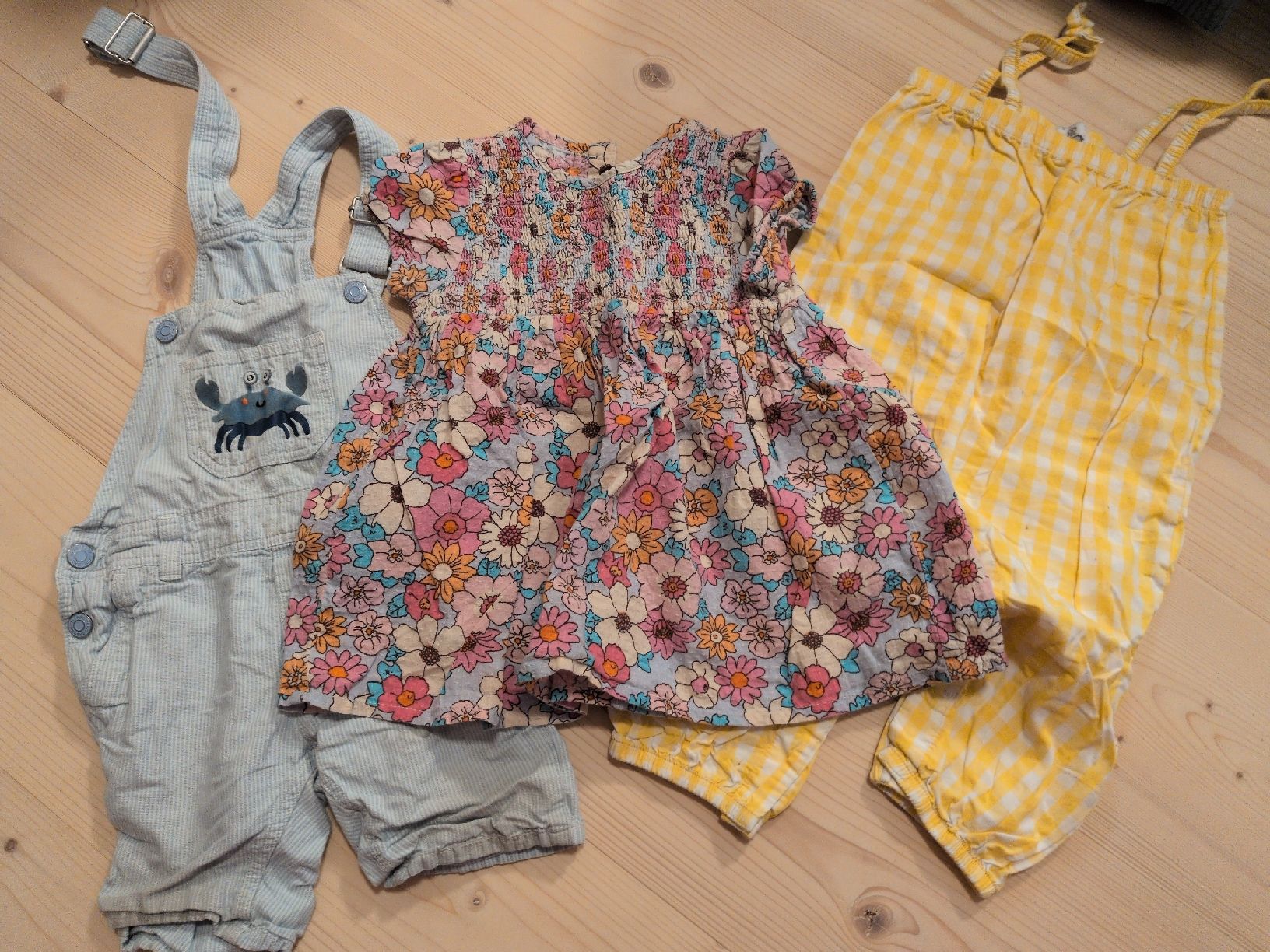 Lotti & Set di vestiti: Kleiderpaket Gr. 86 – Usato da Oberhelfenschwil venduto da Tattar 3