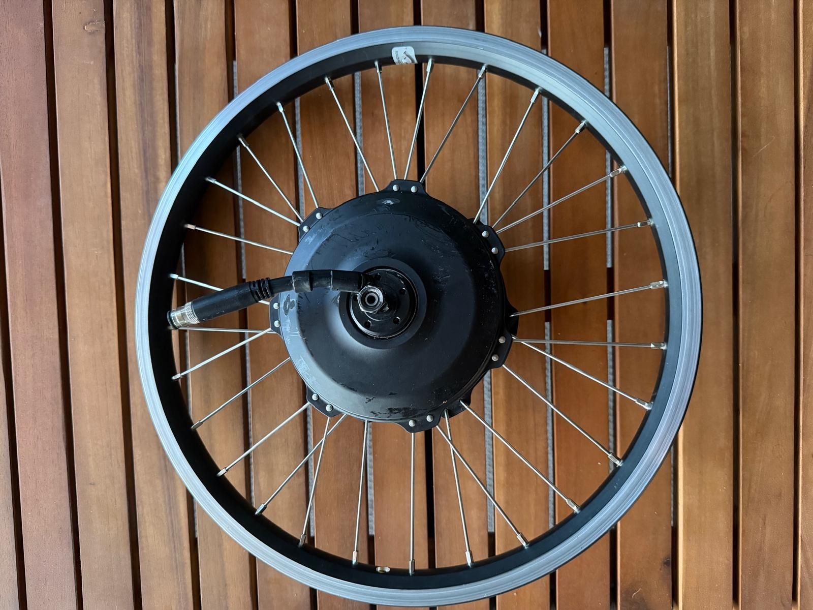 Pneus & Kompletträder: Brompton Electric Vorderrad (Front Wheel 16") – Gebraucht aus Aarau von viettrungnguyen