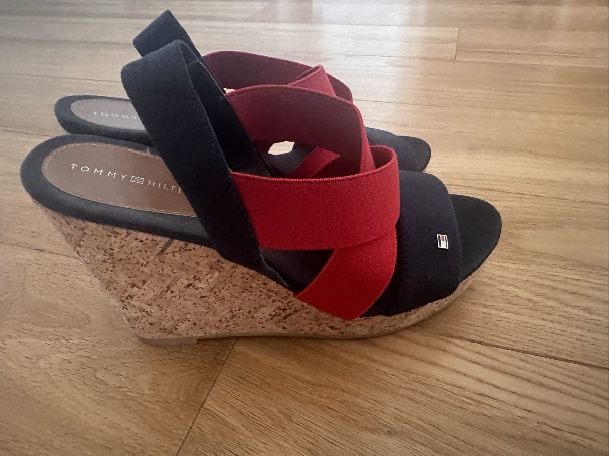 Tommy Hilfiger Chaussures femmes: Tommy Hilfiger Wedges 38 navy/rot – D'occasion à Pfaffhausen par Klaras_second_hand 5