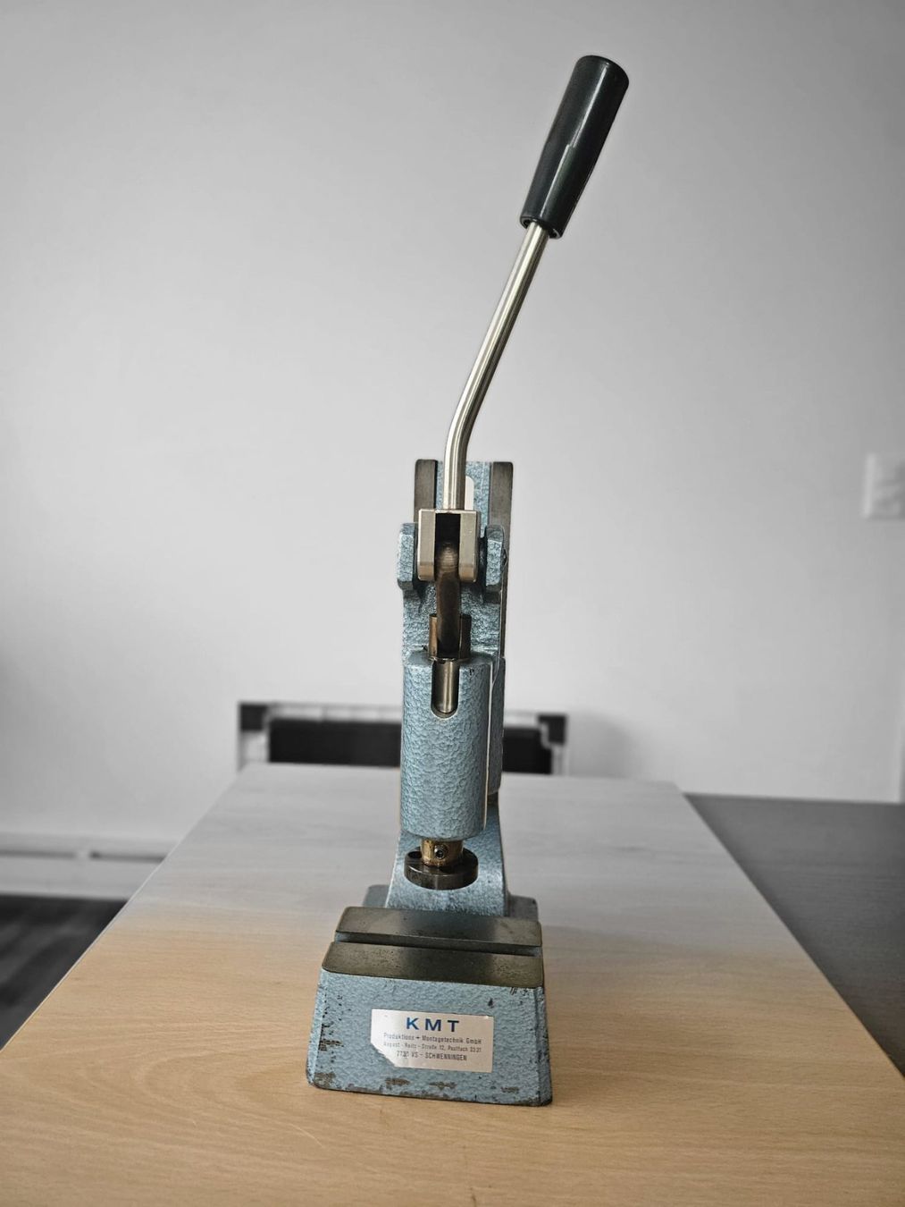 Tutti gli attrezzi: KMT Niet- und Einpressmaschine manuel – Usato da Römerswil LU venduto da Helfenstein6027