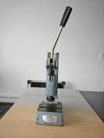 KMT Niet- und Einpressmaschine manuel