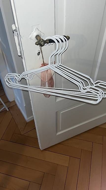 Appendiabiti: Metallbügel weiss 8 Stück – Usato da st.gallen venduto da knuud
