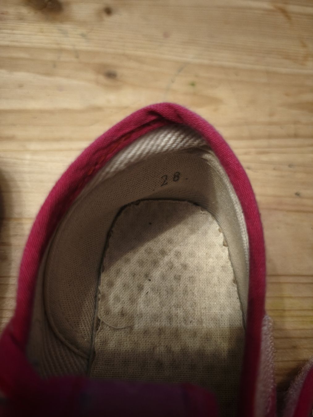 Schuhe für Mädchen: Hausschuhe Einhorn Grösse 28 – Gebraucht aus Busswil BE von Mango87 2