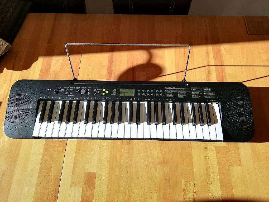Musikinstrumente: Casio CTK 240 Keyboard – Gebraucht aus St. Gallen von m_l_6qbp
