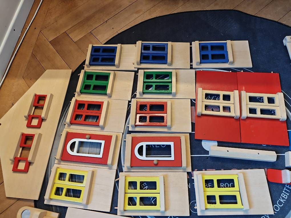 Case e mobili per bambole: Puppenhaus aus echtem Holz – Usato da Grenchen venduto da Nils- 3