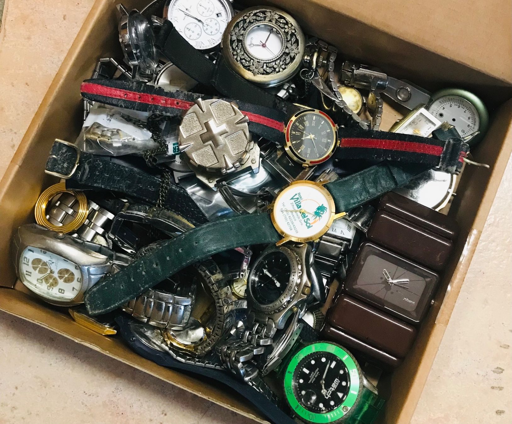 Orologi: UHREN Defekt – Difettoso da Oftringen venduto da Zofin365 2