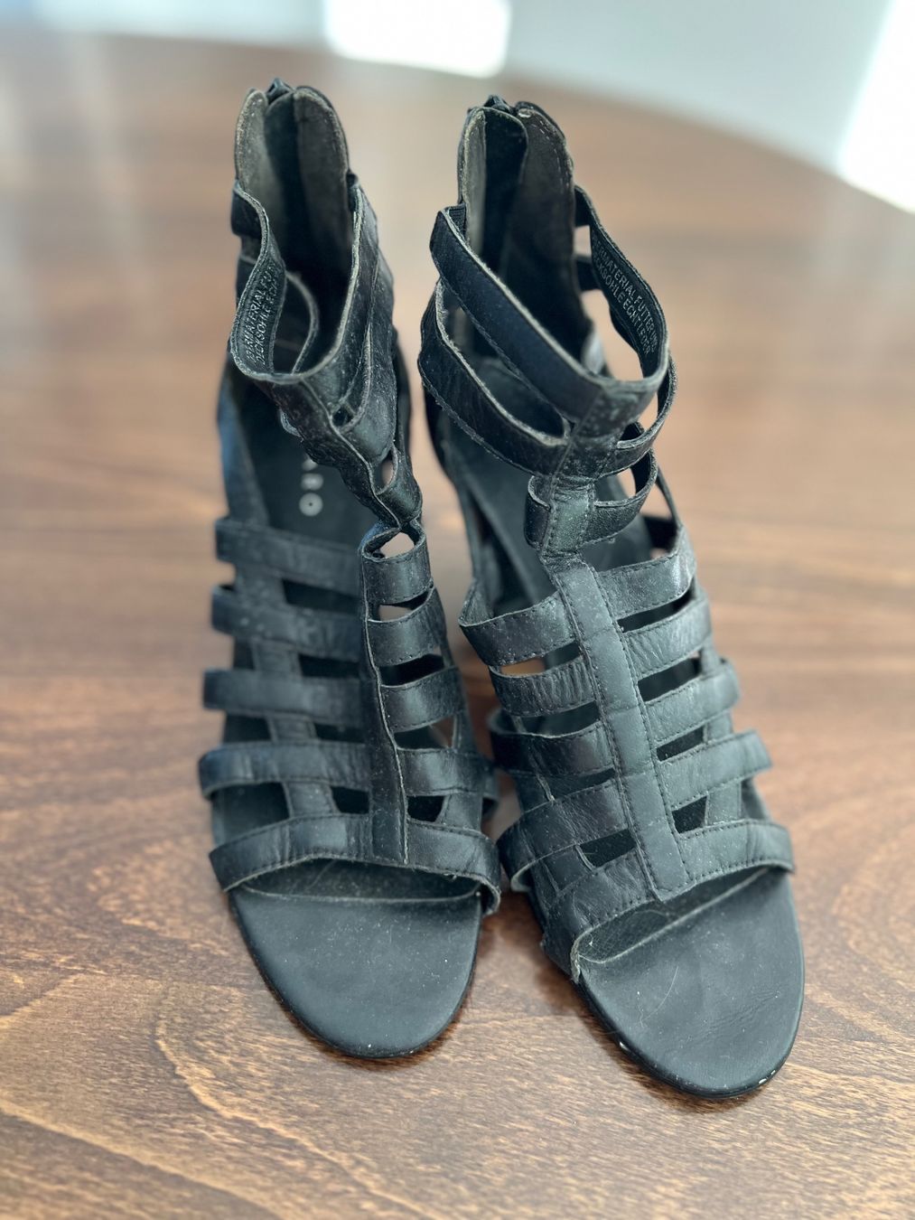 Chaussures femmes: Schwarze Sandalen, Gr. 36- Pesaro – D'occasion à Ebmatingen par Mistelu 2