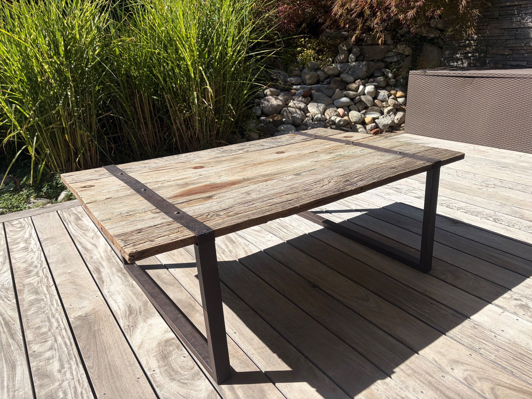 Tische: Table rustique ancienne en fer et bois. – Gebraucht aus Bougy-Villars von IGNACIODELGADO