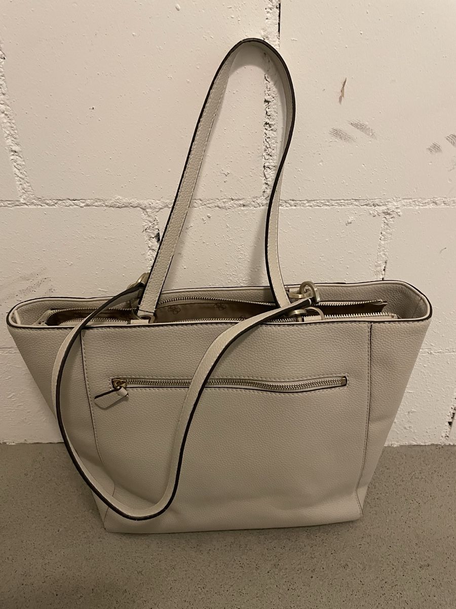 Guess Borse da donna: Guess Handtasche  – Usato da Aarau Rohr venduto da geri71 4