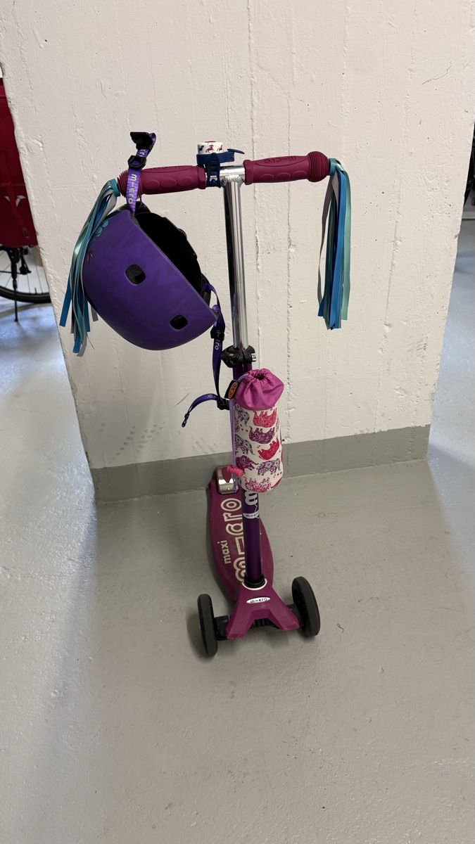Micro Caschi: Micro Maxi Deluxe scooter + helmet – Usato da Kloten venduto da wer_26t5 1