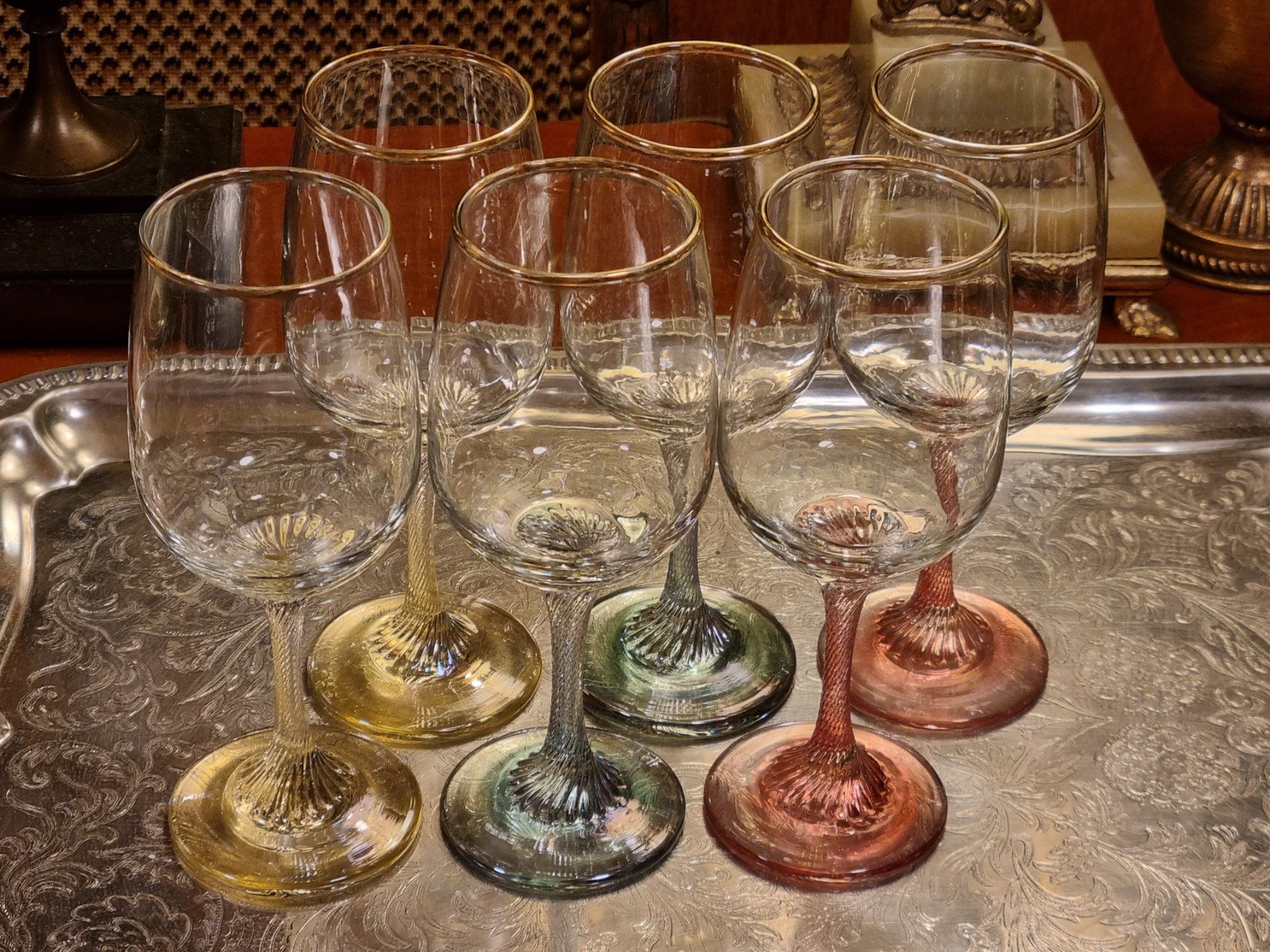 Verres: 6 Gläser, farbige Stiele, 18 cm – D'occasion à Scharnachtal par devin03