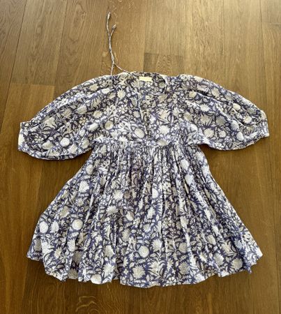 Daughters of India Kleid blau weiss geblümt Grösse M