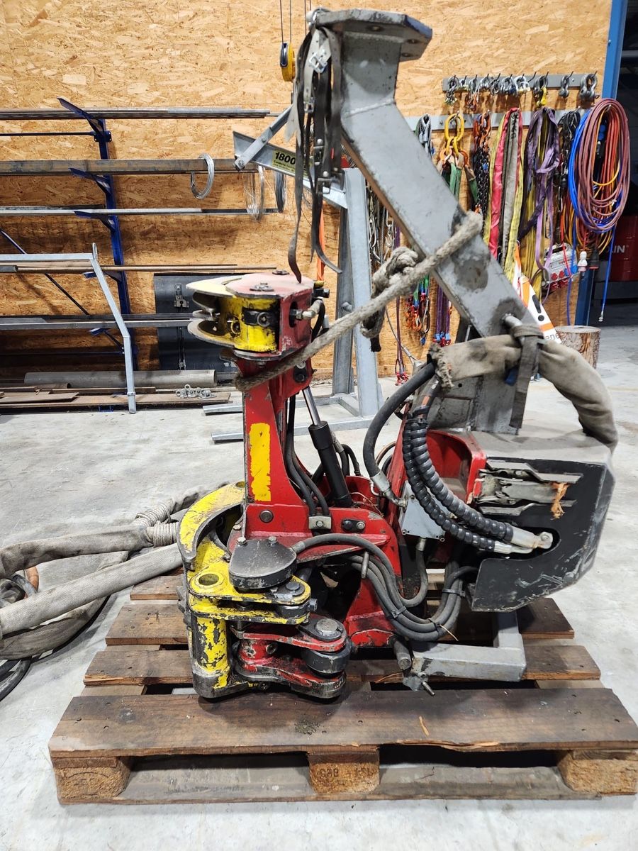 Escavatori: Waratah EH220 Fäller Sammler – Usato da Buchs SG venduto da werk96