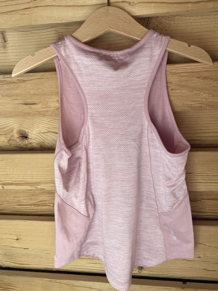 Salewa Blouses, T-shirts & Tops: Mädchen Sporttop von Salewa Gr. 128 – D'occasion à Saanenmöser par ballerinas 1