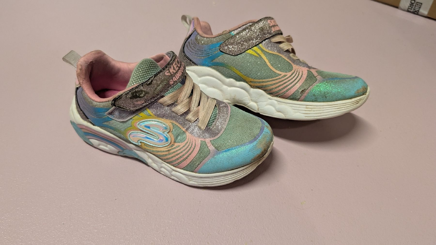 Scarpe per ragazze: sketchers schuhe gr 30 – Usato da Busswil BE venduto da Binchenbeetli 1