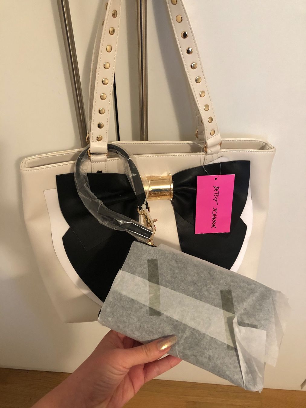Jj Benson Taschen für Damen: Sac à main Betsey Johnson – Neu und originalverpackt aus St-Sulpice VD von elo_9ghs 2