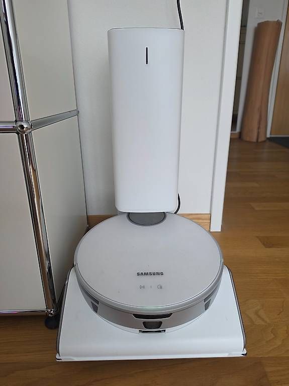 Samsung Aspirapolveri & Accessori: Samsung Saugroboter mit Absaugstation Jet Bot 95A – Usato da Zug venduto da Ggib