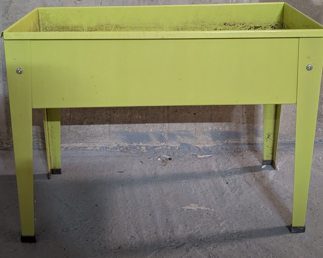 Blumentöpfe: Hochbeet aus Metall – Gebraucht aus Lommiswil von Marcev_25