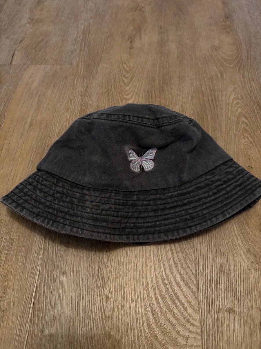 Copricapi, berretti & cappellini: Fischerhut Pull and Bear schwarz Schmetterling 58cm – Usato da Frenkendorf venduto da lrhggrty