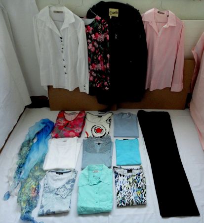 Kleiderpaket 15-tlg. Damen Jacke/Blusen/Hose/T-Shirts Gr.M/L