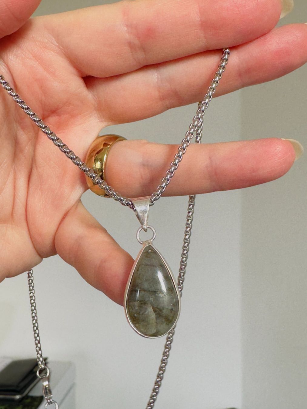 Catenine: Fashionable labradorite necklace – Nuovo e nell'imballaggio originale da Genève venduto da AGBERG 1
