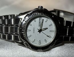 Mondaine Day-Date Herrenuhr, Swiss-Made