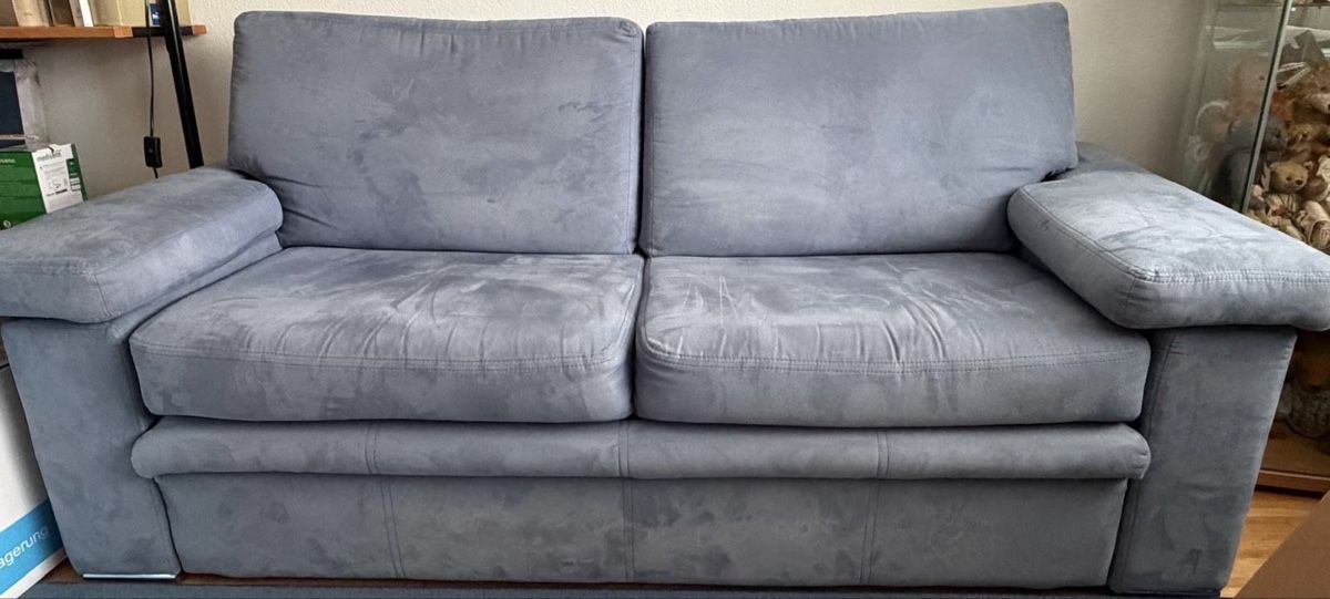 Divani: Schlafsofa blau 2-Sitzer mit Bettfunktion – Usato da Horgen venduto da CS75