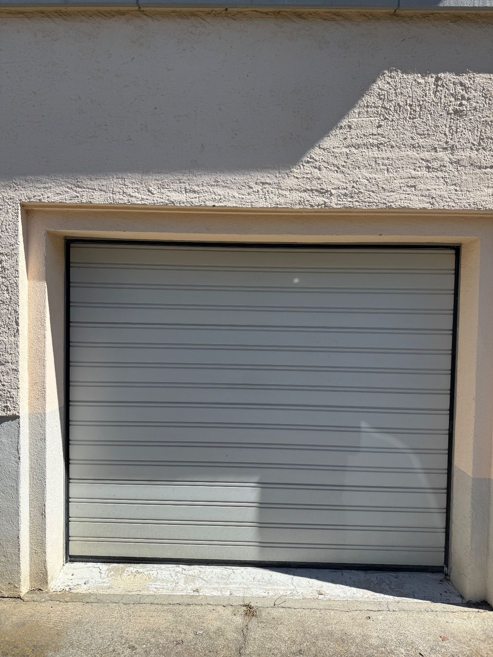 Altro Materiale elettrico: Garagentor / Rolltor elektrisch – Usato da Oberrieden venduto da Chelios7