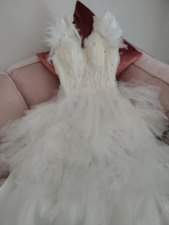 Ballkleid Feder Tüll Strass Weiss Grösse 36-38 