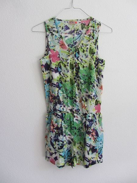 Only Jumpsuits: ONLY - Jumpsuit bunt gemustert 34 – Gebraucht aus Zürich von Diazaio