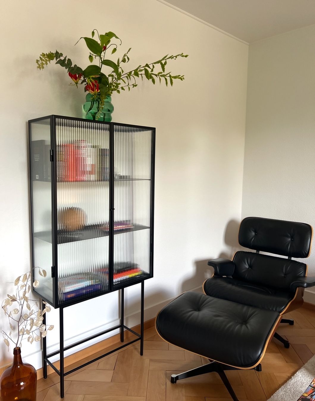 Eames Poltrone: Original Eames Lounge Chair inkl. Ottoman – Usato da Bern venduto da RShakalaka 1