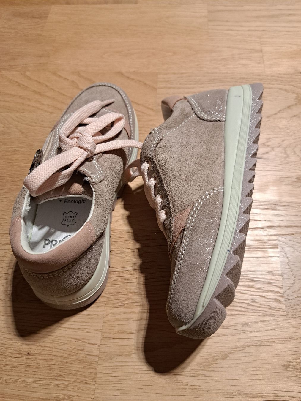 Primigi Scarpe per ragazze: Neue Primigi Sneaker Gr. 28 – Nuovo e nell'imballaggio originale da Bergdietikon venduto da Staphylococcus 1