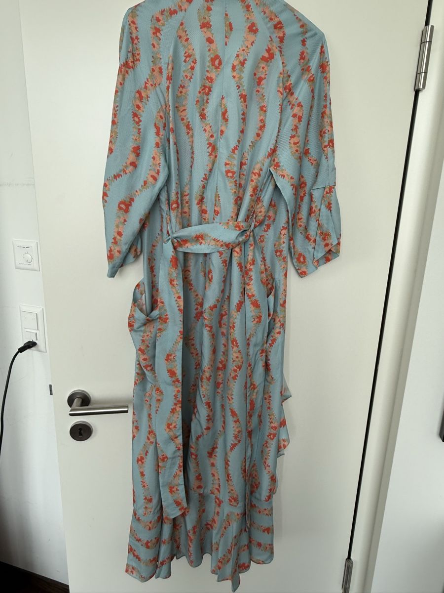 Robes: Broegger Wickelkleid Blumenmuster Hellblau Grösse S Seide – Neuf avec emballage d'origine à Zug par 5anna 9