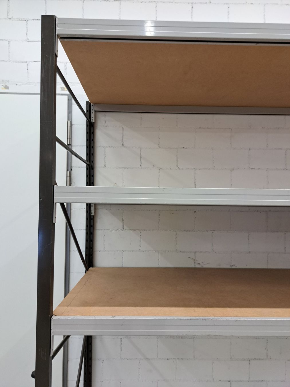 Scaffali: Lagergestell braun mit Tablar Pressspan/MDF, 5 Laufmeter – Usato da Embrach venduto da lichttechnik 7