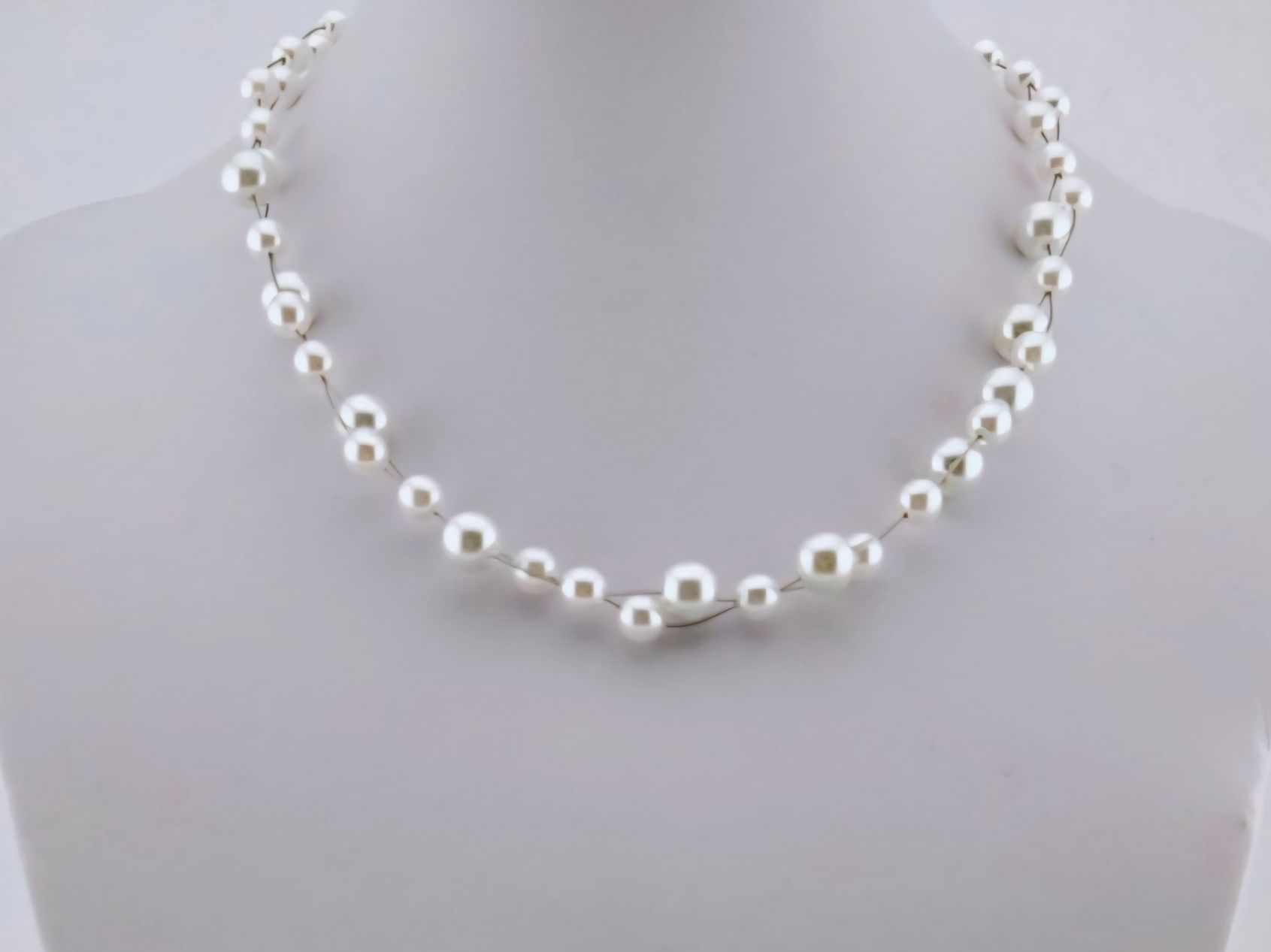 Ketten: Damenhalskette Necklace Perlen in Perlweiss – Neu und originalverpackt aus Thalwil von Seesteine