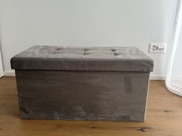 Grauer Hocker / Aufbewahrungsbox aus Samt, Top Zustand!