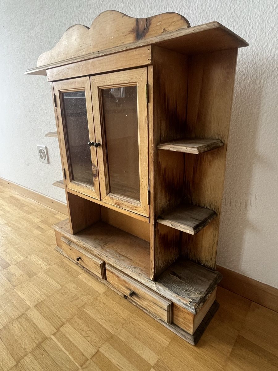Vetrine: Rustikaler Hängeschrank vintage holz – Usato da Zürich venduto da Vomi63 1